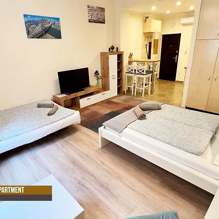 Little Americas New York Budapest